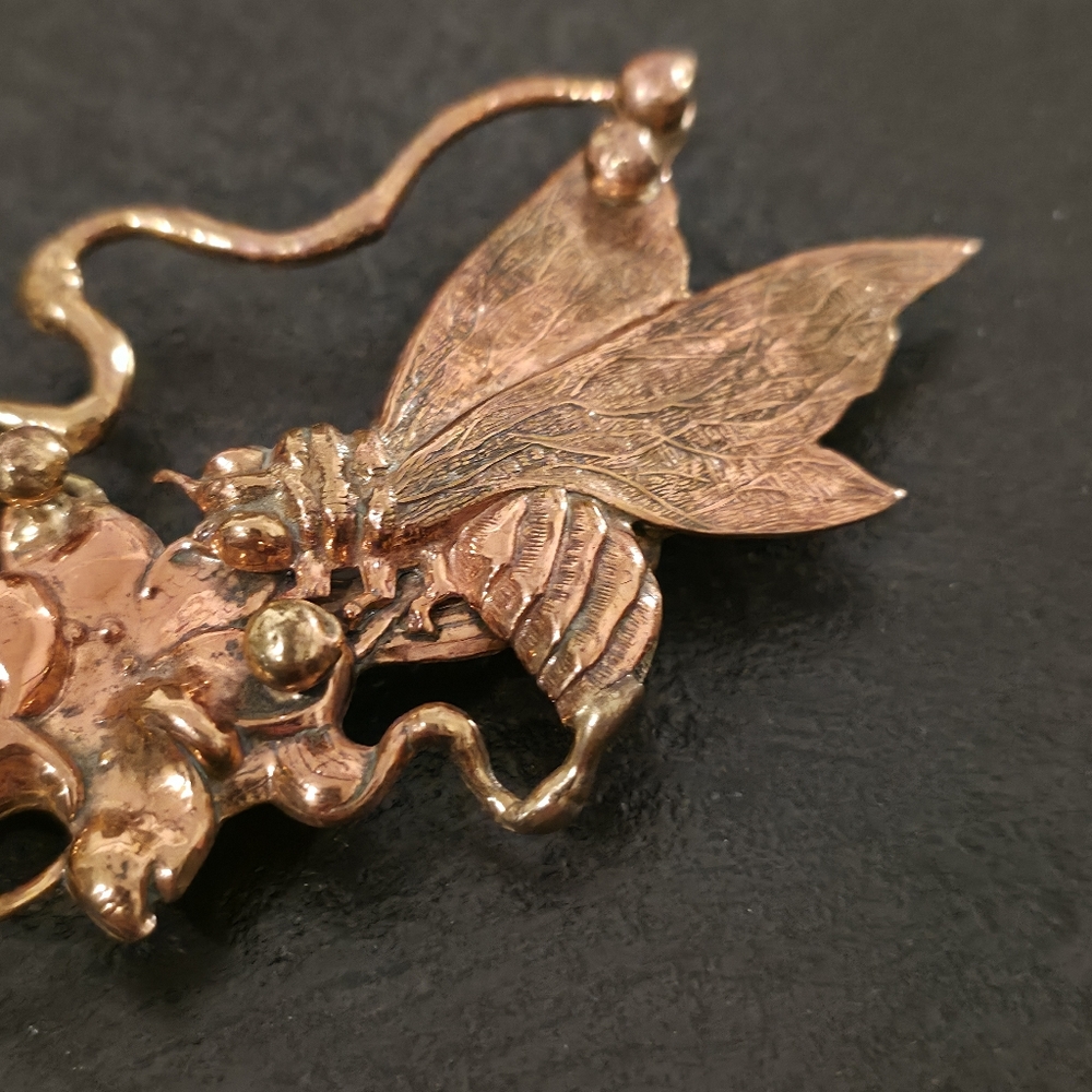 Vintage Mid-Century Bee & Floral Brooch Pin – Large 4” Nature Motif with Texture - Picture 3 of 8